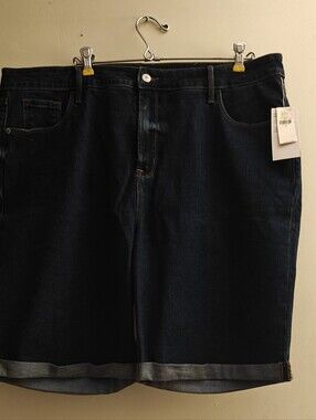 Old Navy Dark Blue Women's Cuffed Shorts Size 18